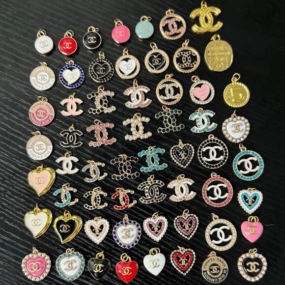 Lot Of 59 CC Zipper Pull Button Charms - Picture 1 of 1